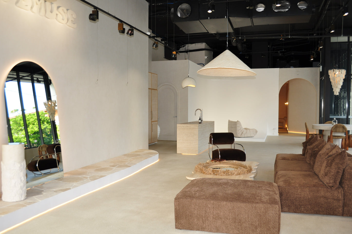 Artemuse Whole Space